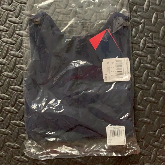 BNWT Reebok Colorblock crop top! - Picture 6 of 7
